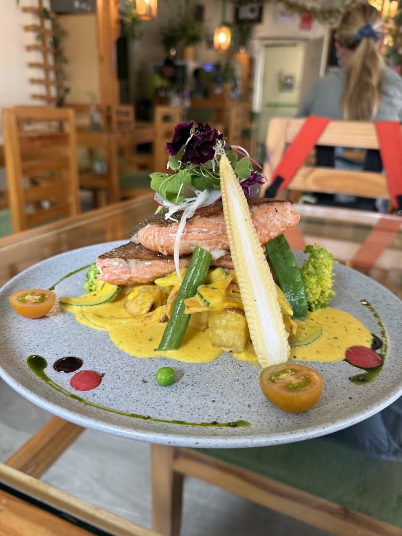 Green House Organic Concept: appetizing, high-quality food photography
