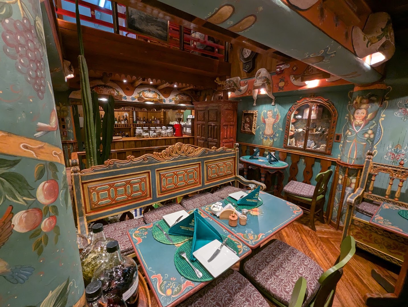 Indio Feliz: restaurant interior and atmosphere