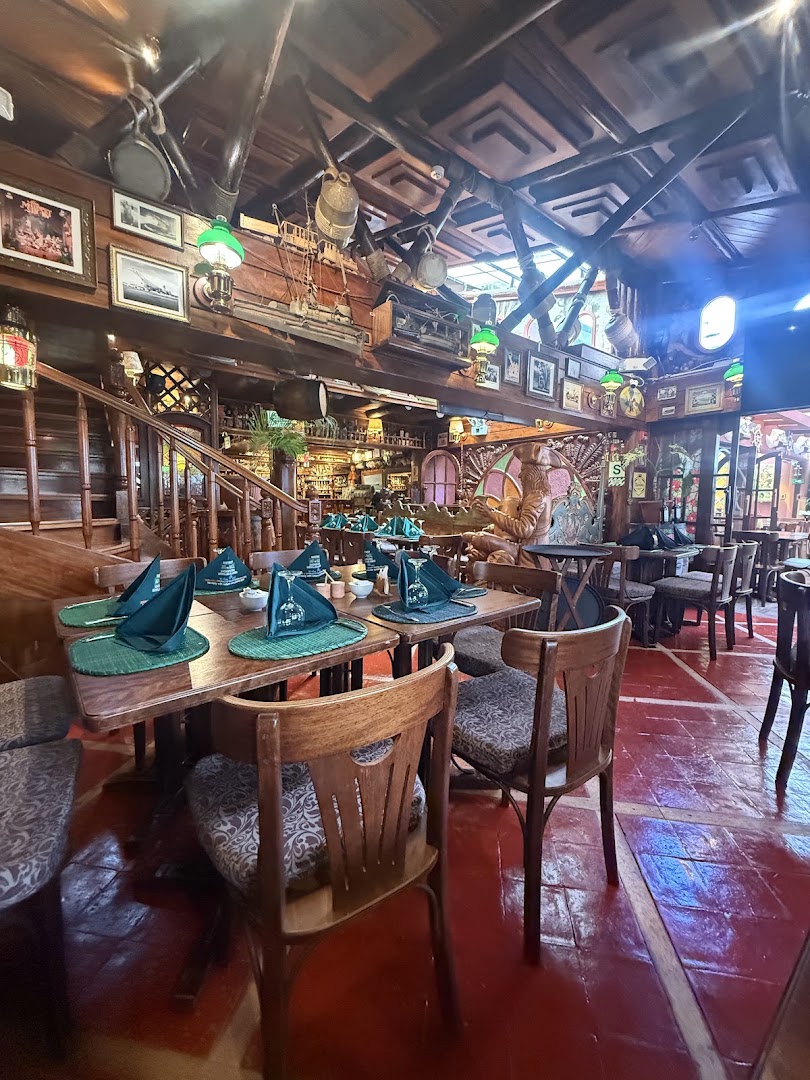 Indio Feliz: restaurant atmosphere and interior