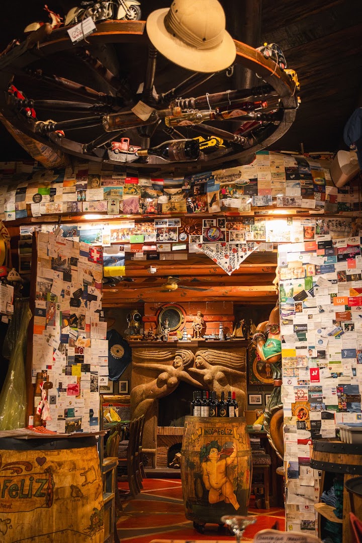 Indio Feliz: unique restaurant interior atmosphere