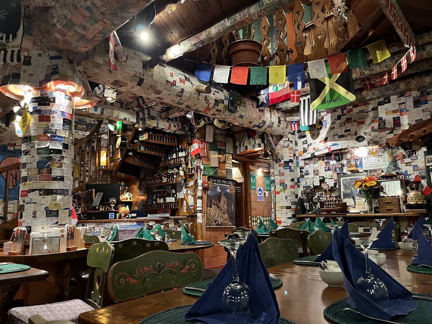 Indio Feliz: unique restaurant interior atmosphere