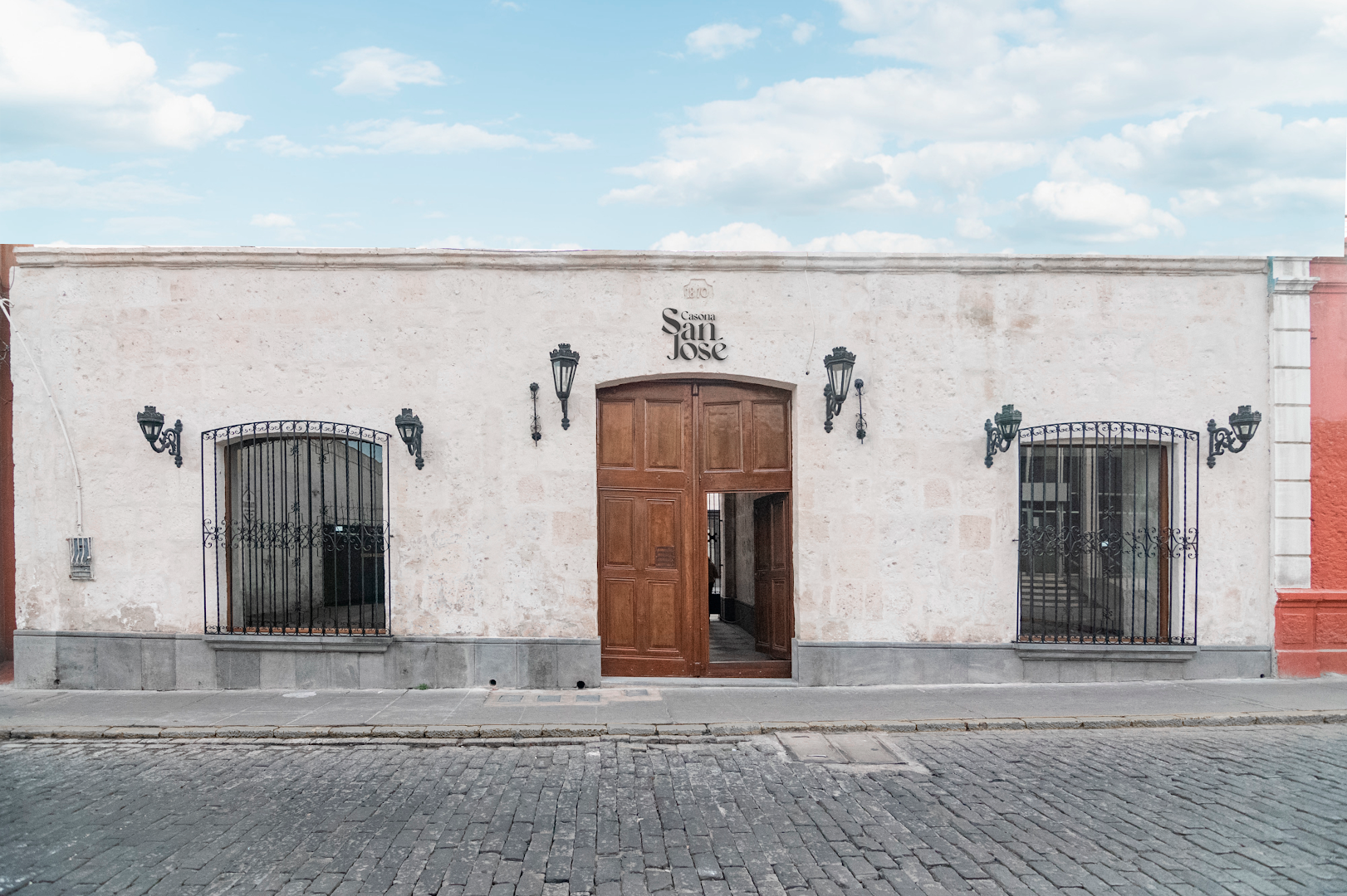 Casona San José: clear professional exterior shot