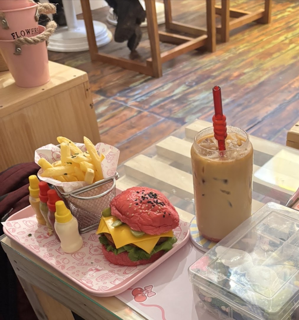 Eloísa Casa Café: appetizing food and drink presentation