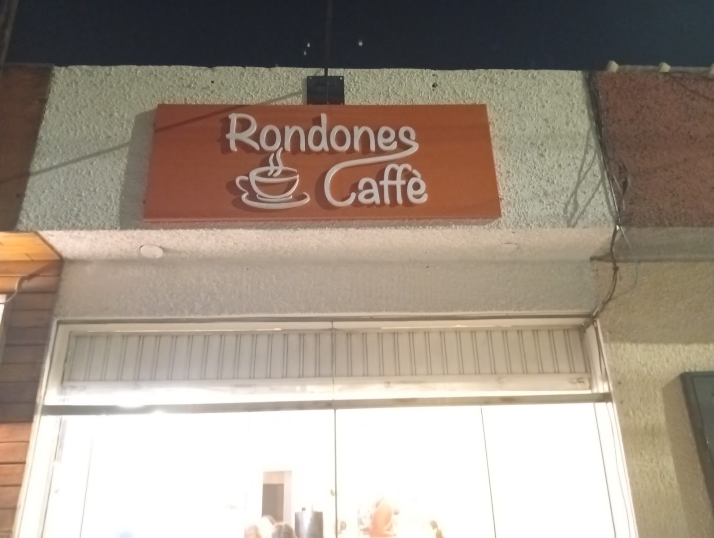 Rondones Caffé: clear photo of venue signage