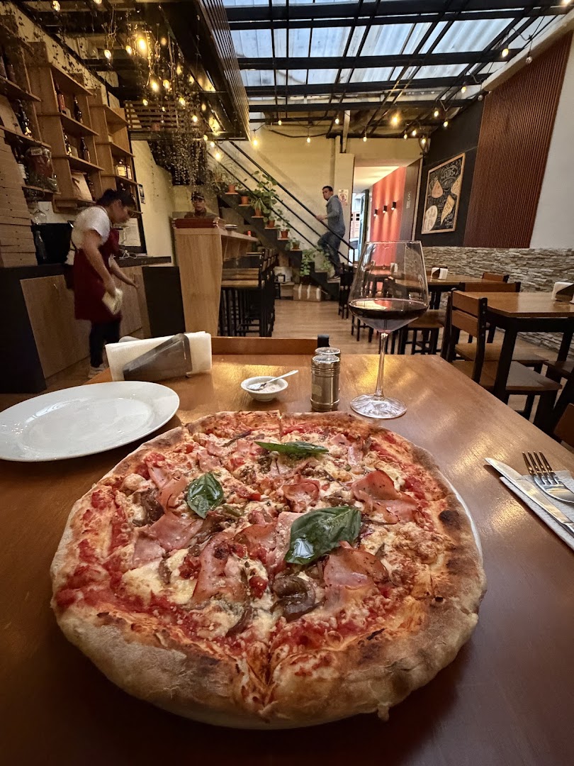 Madre Artesana Trattoria: appetizing food and inviting atmosphere