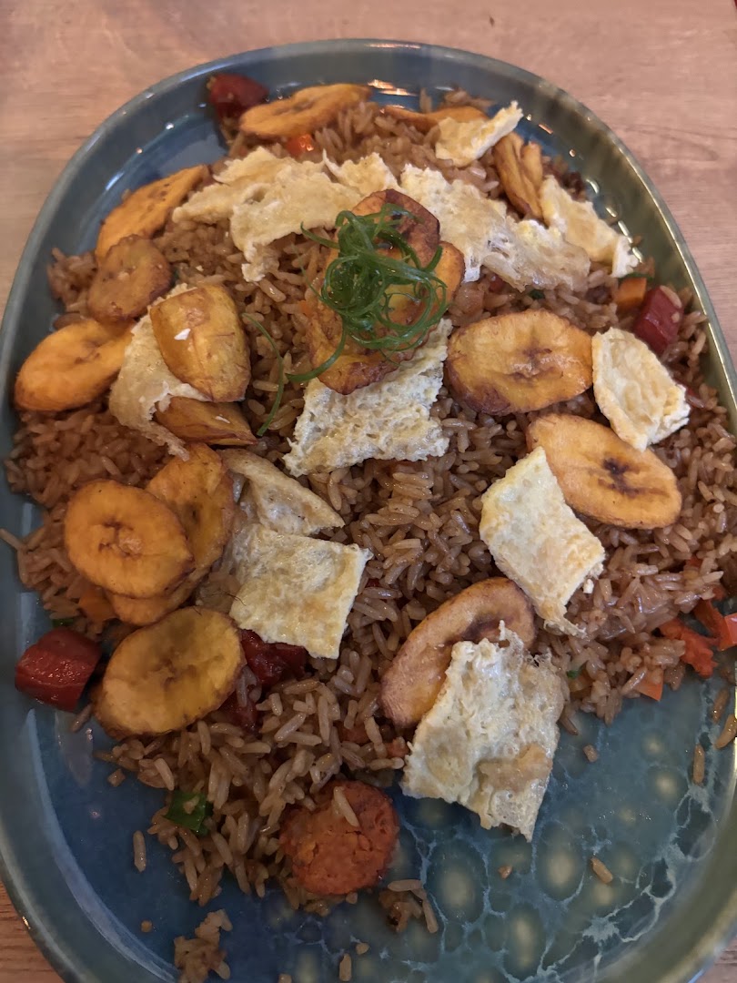 Mitoz: appetizing photo of served food