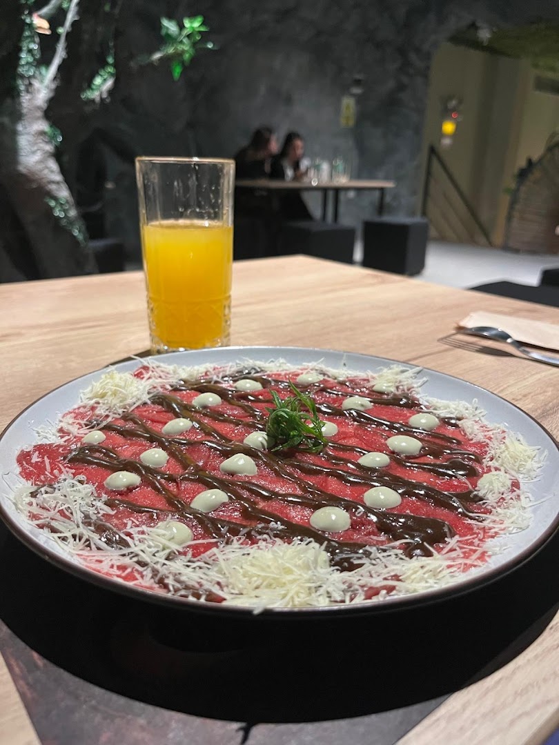 Mitoz: appetizing food photo in venue