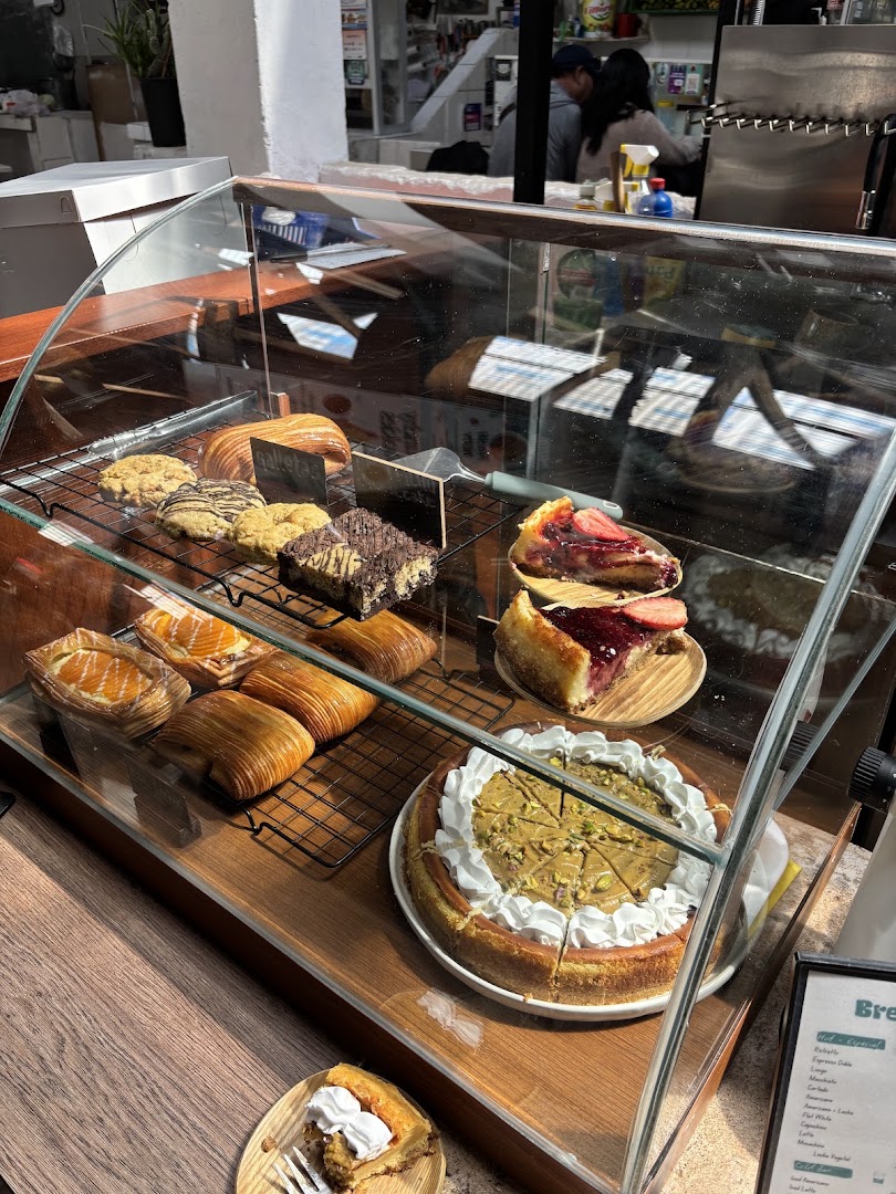 Brew Brothers: clear display of food items
