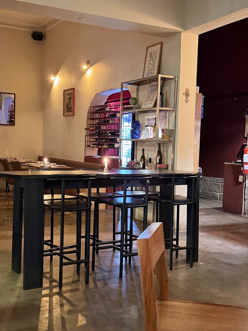 Oculto: clear, inviting restaurant interior shot