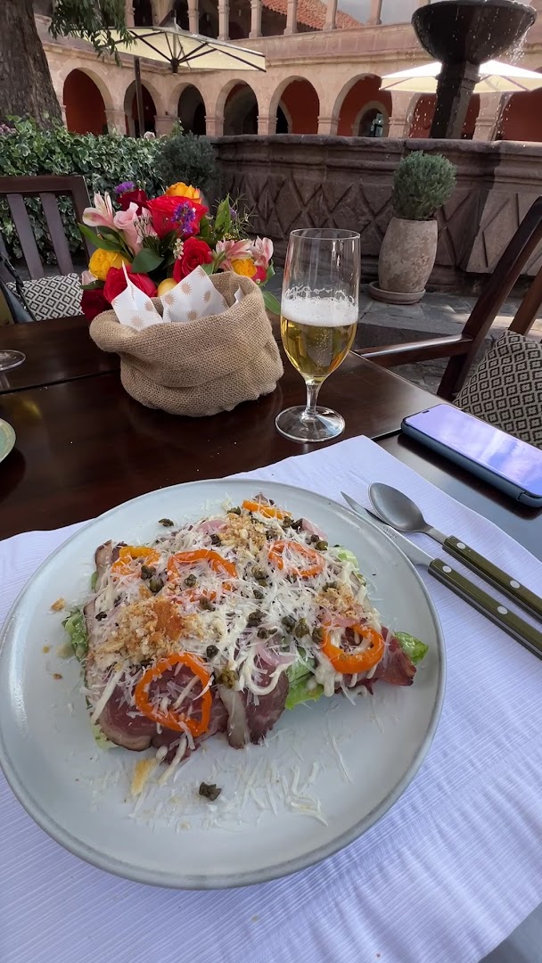 Oqre: appetizing food in nice setting