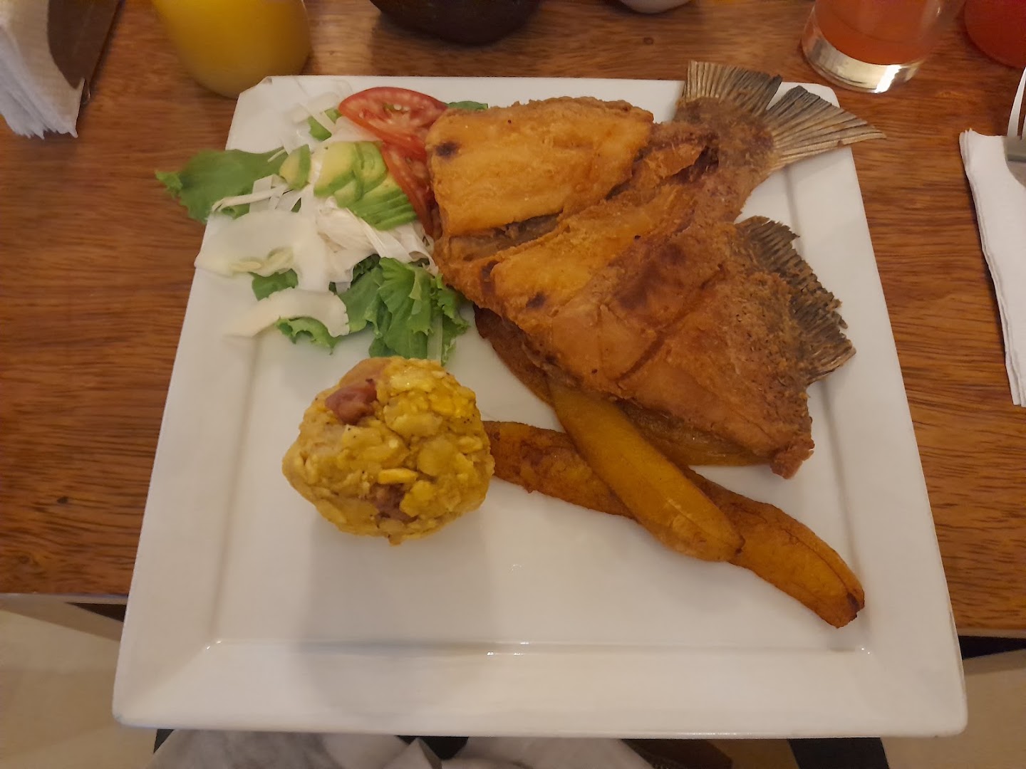 Ikíitu: clear, appetizing food presentation