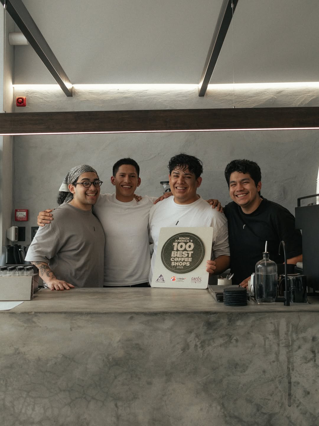 Monotono Coffee: professional team photo with award