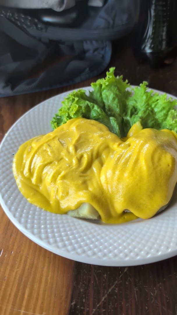 El Adriano Café Bar: appetizing photo of served food