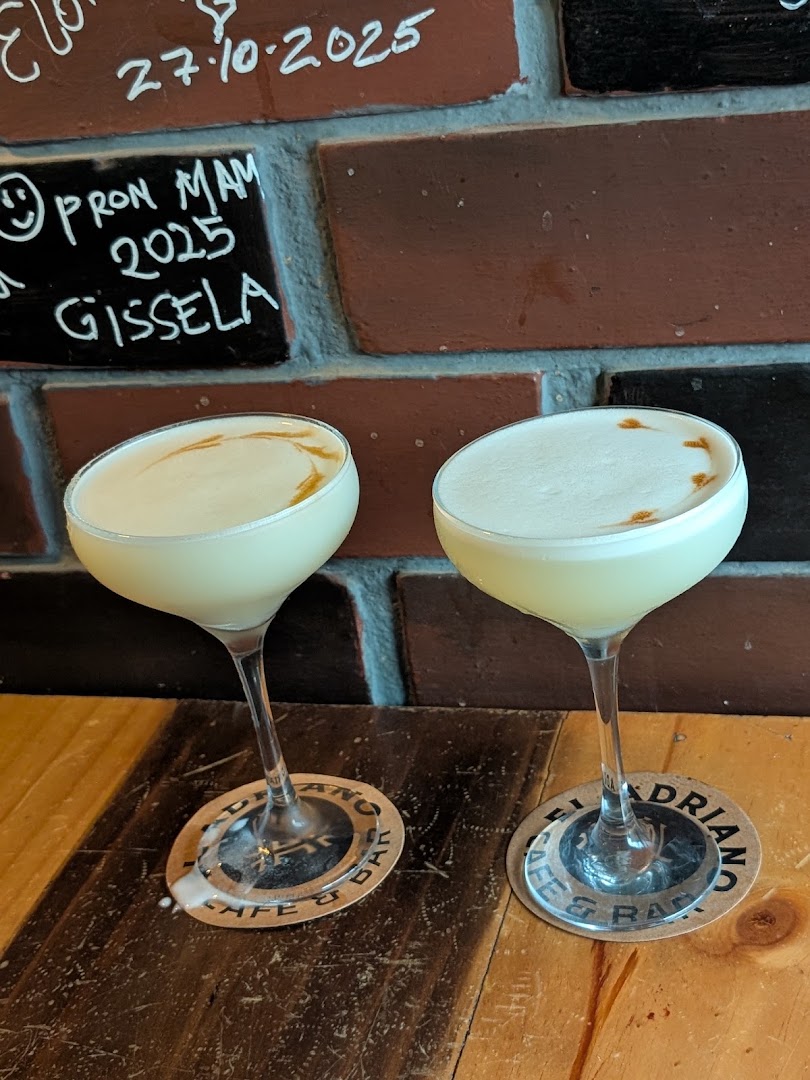 El Adriano Café Bar: appetizing cocktails in the venue