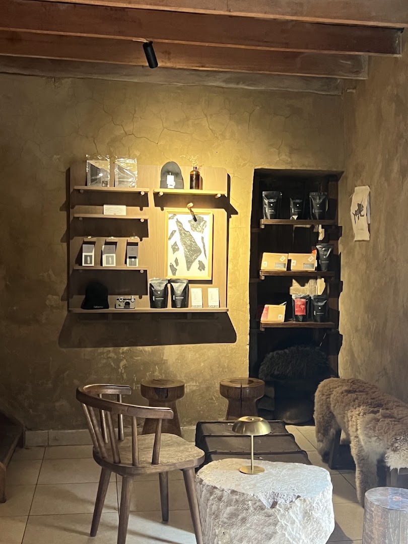 Latente: inviting and atmospheric interior shot