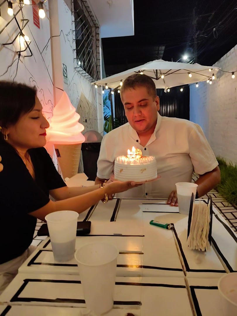 Glasé: customers enjoying the venue