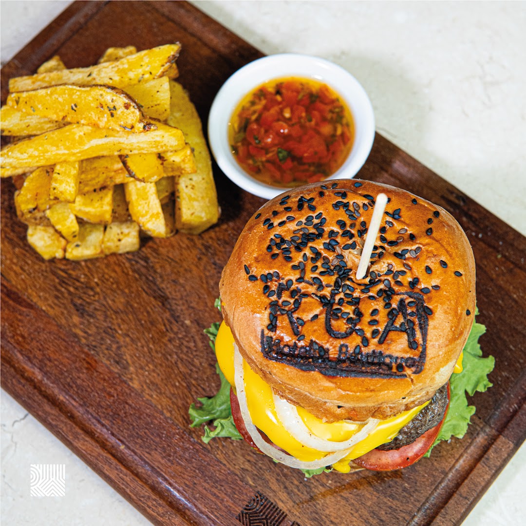RUA Rooftop Bar: appetizing, high-quality food photography