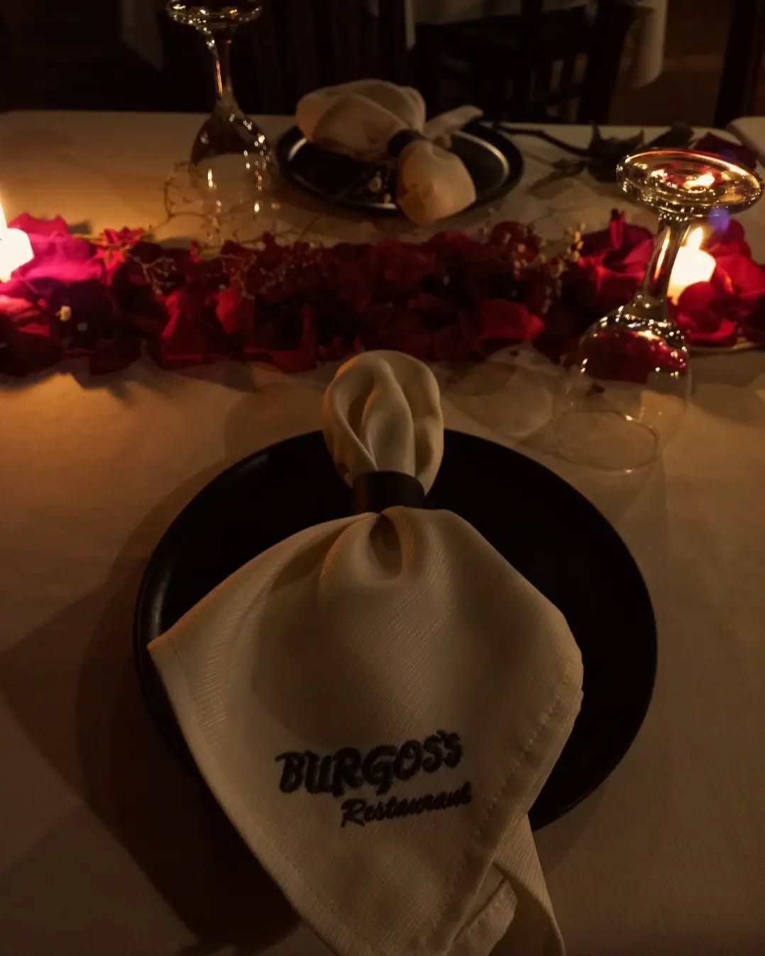 Burgos's Restaurant: inviting and professional restaurant atmosphere