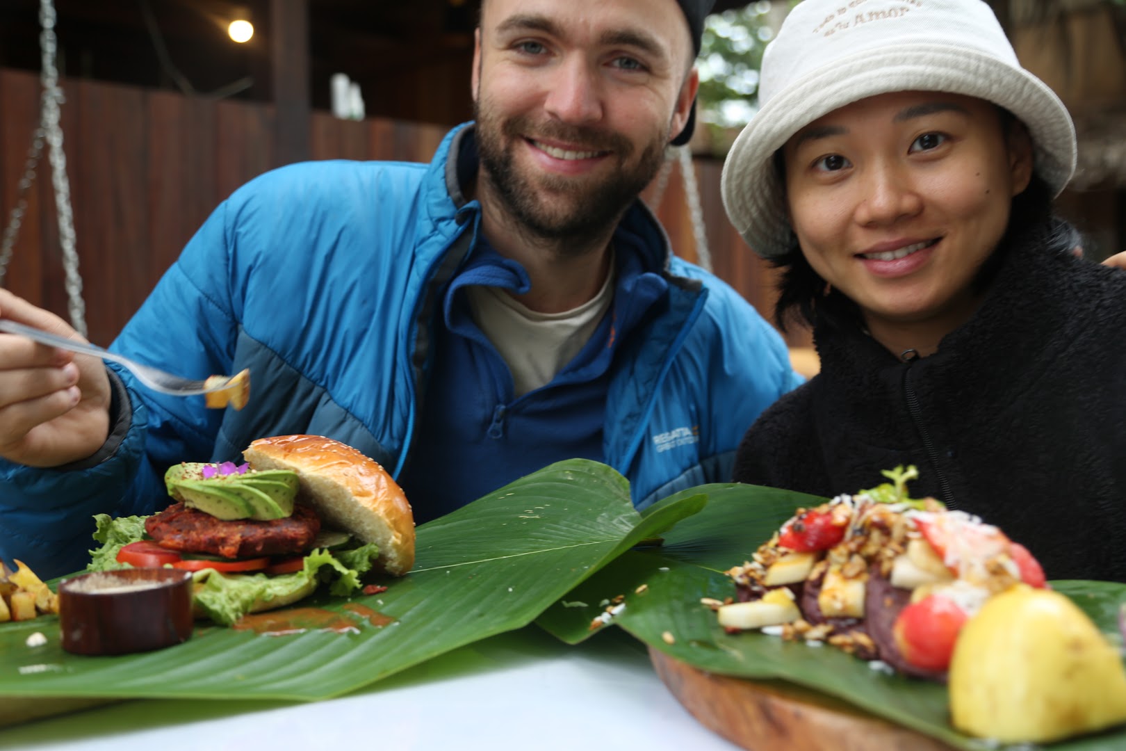 Cacao Center: happy customers enjoying brunch food