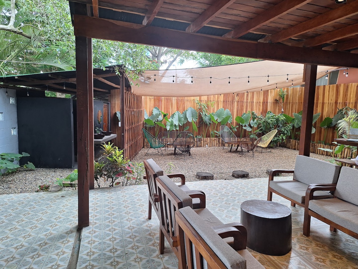 Fauna Slow Coffee: inviting and well-composed outdoor space