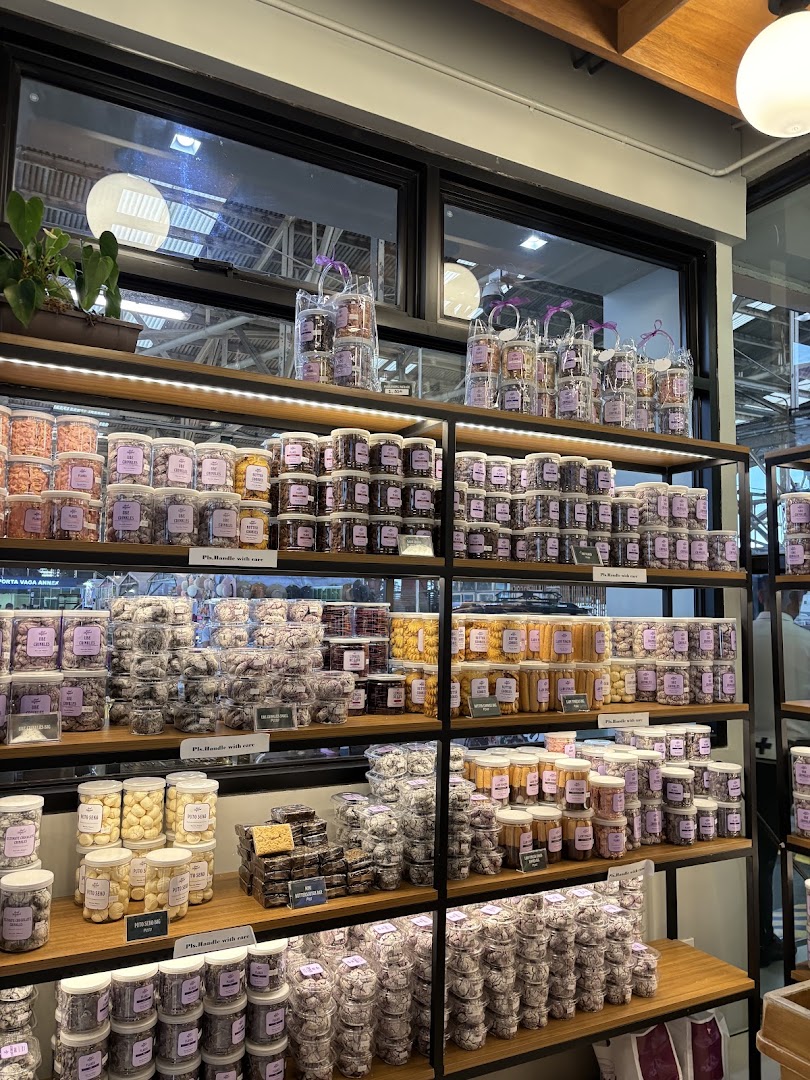 Good Shepherd Cafe: clear display of venue products