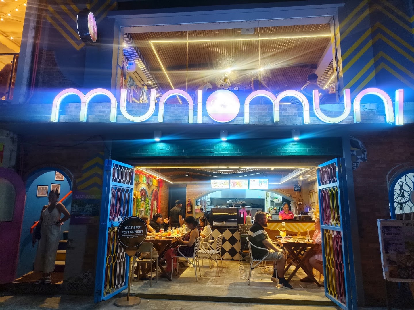 Munimuni: inviting exterior shot of venue