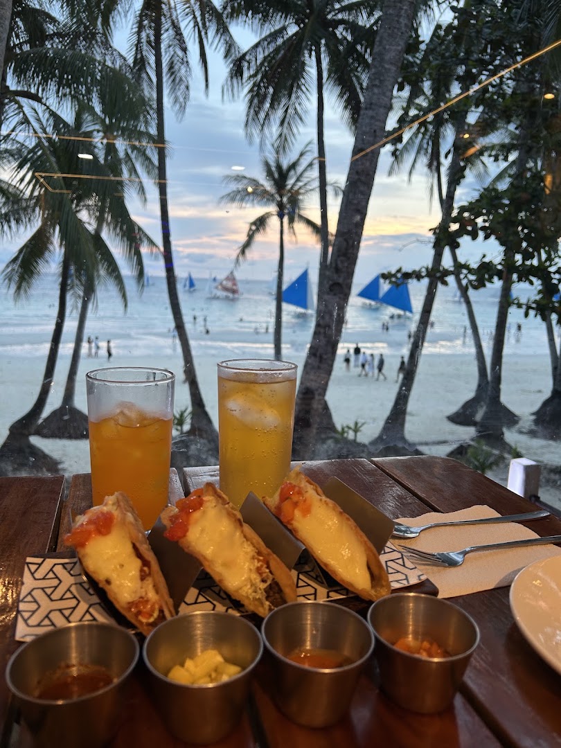 Munimuni: appealing food and scenic view