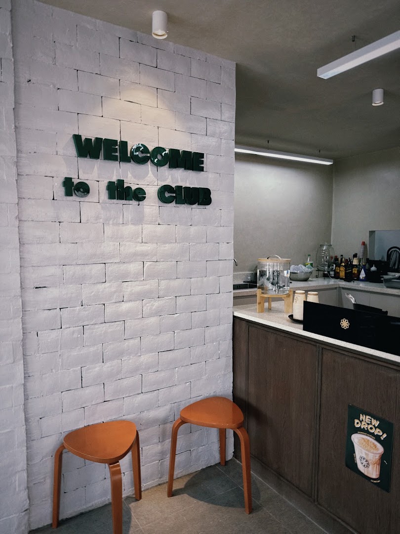 Clubhaus Coffee: clean interior shot showing atmosphere