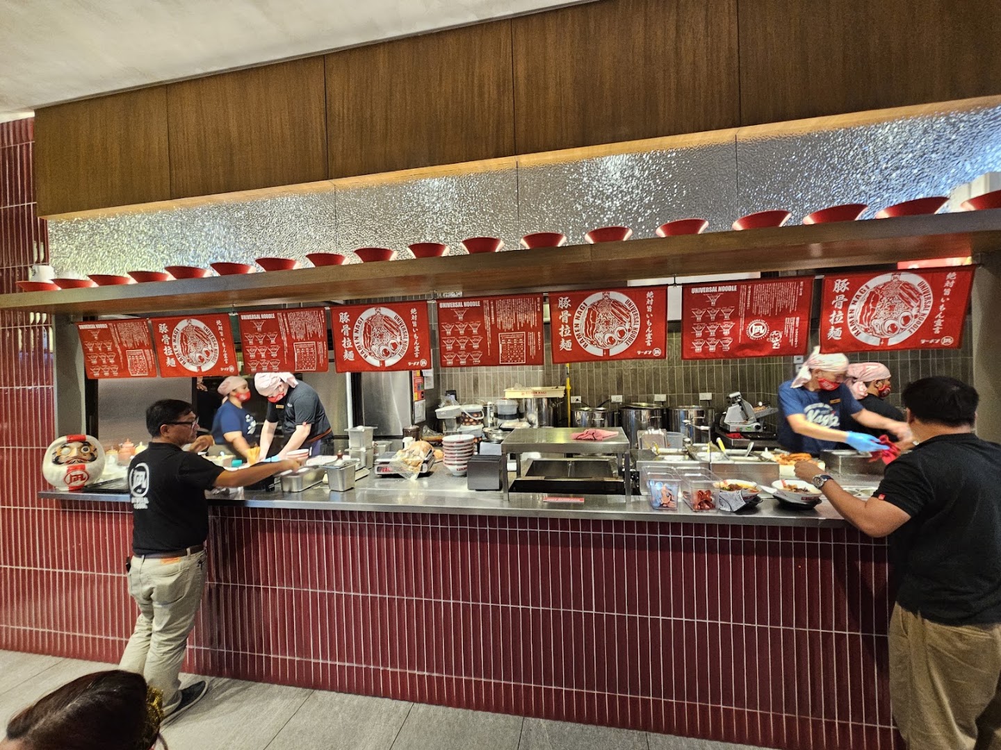 Ramen Nagi: clear view of restaurant operations
