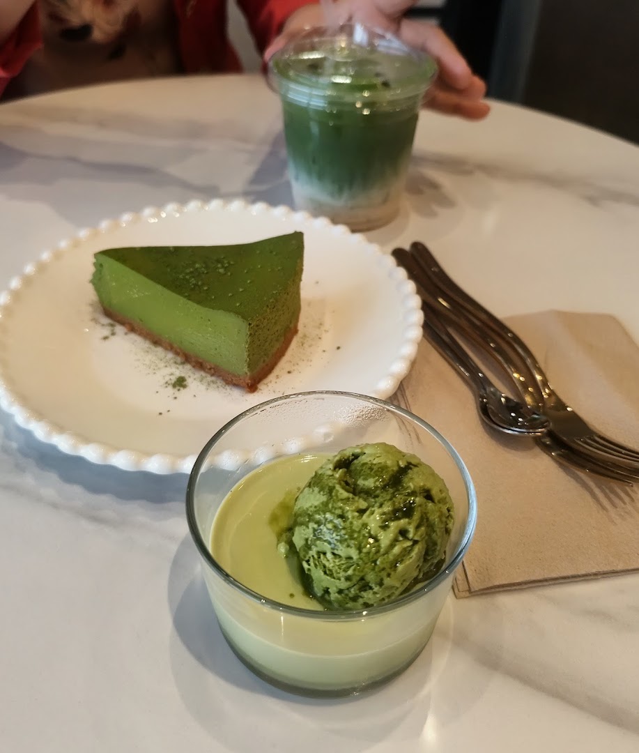 Sora Cafe: appetizing food and drink presentation