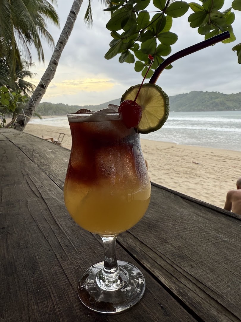 Bucana Bistro: appealing cocktail with beach view