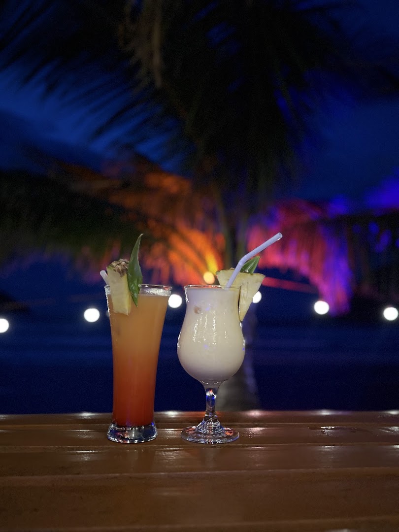 Bucana Bistro: appealing cocktail photo with atmosphere