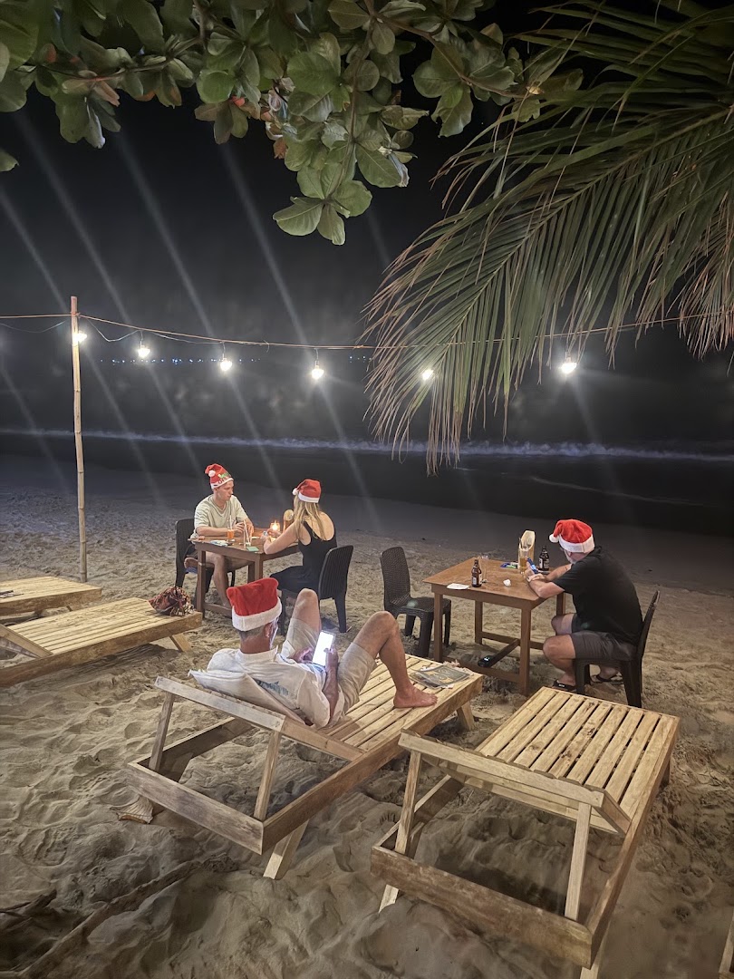 Bucana Bistro: inviting beachside dining atmosphere