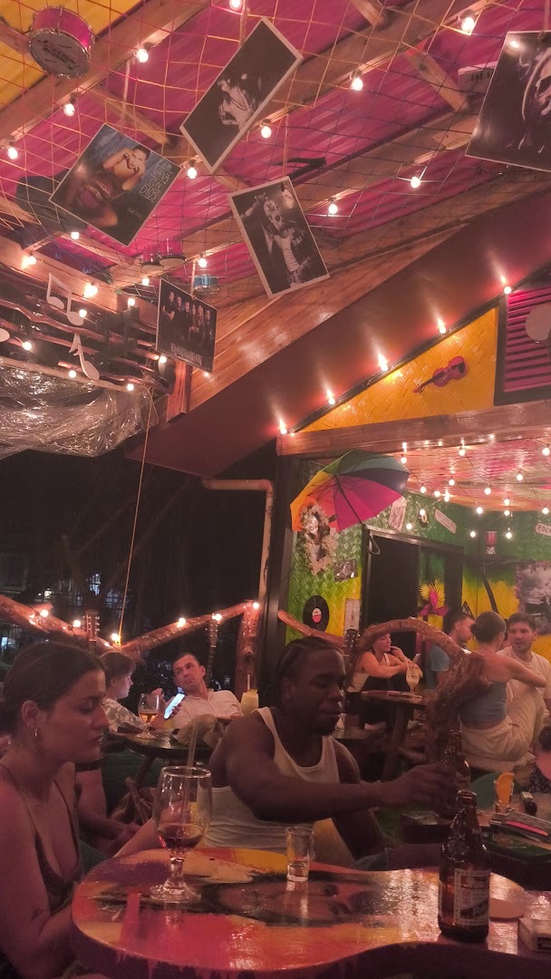 The Reggae Island: vibrant restaurant atmosphere well