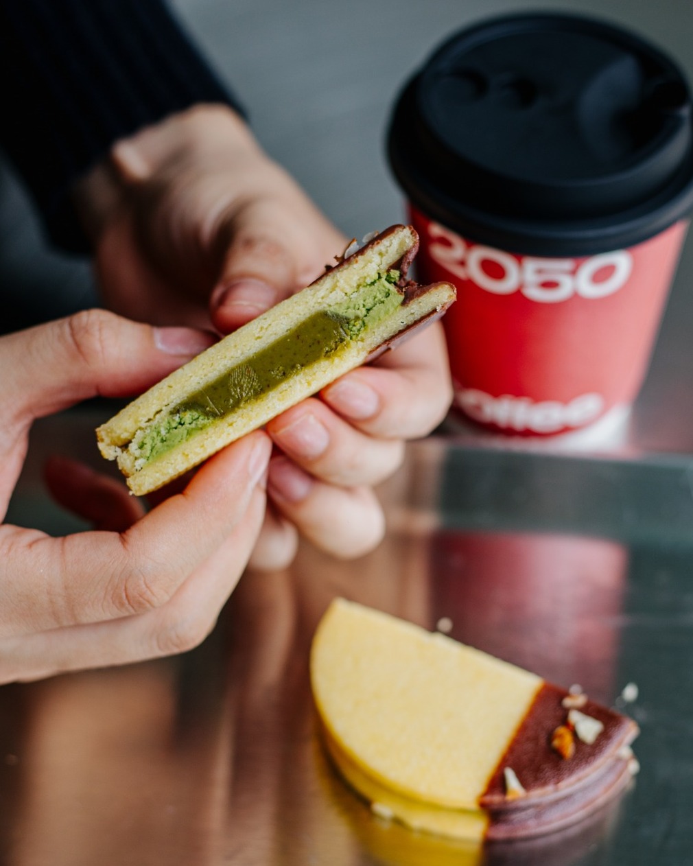 2050 Coffee: appetizing food and branded cup