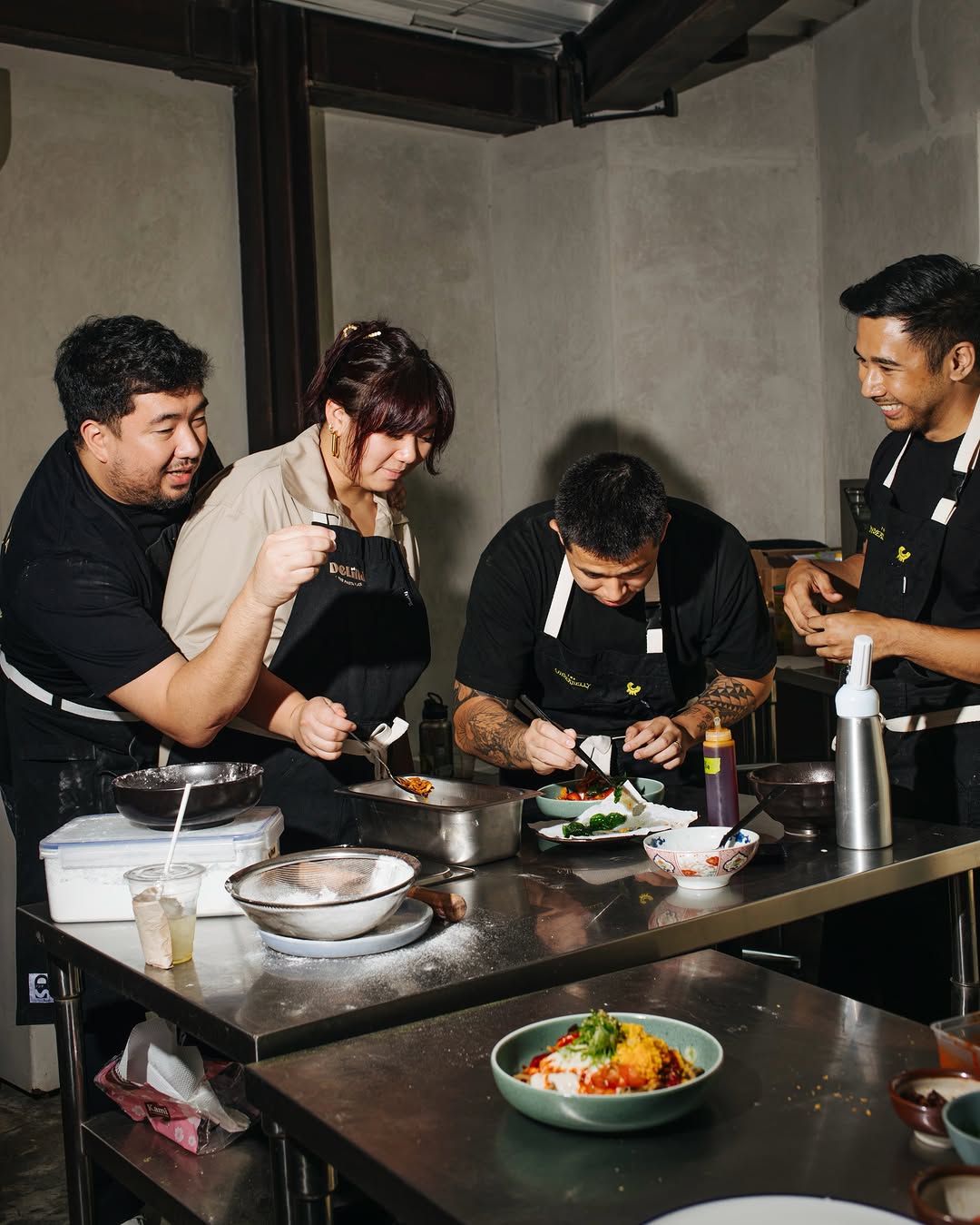 Itamessy: professional photo of staff cooking