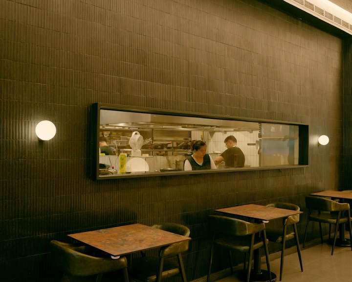 Lazy Suzy: professional shot of restaurant interior