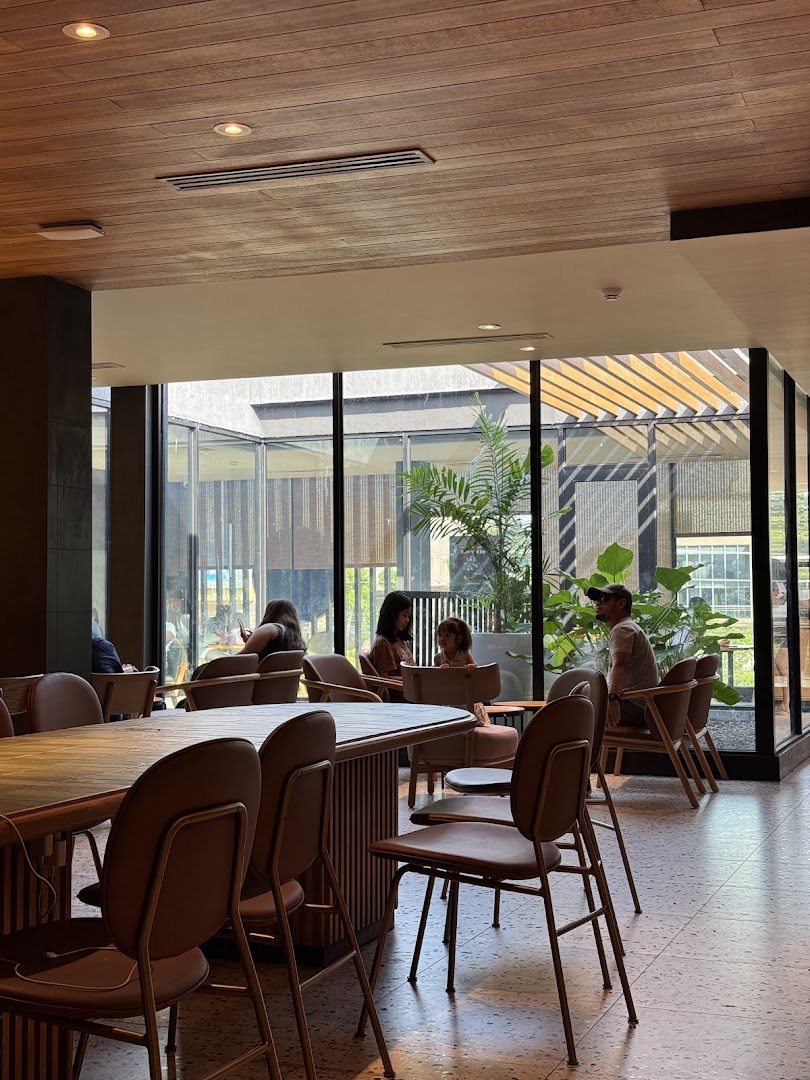 Starbucks Puerto Princesa: inviting and professional interior shot