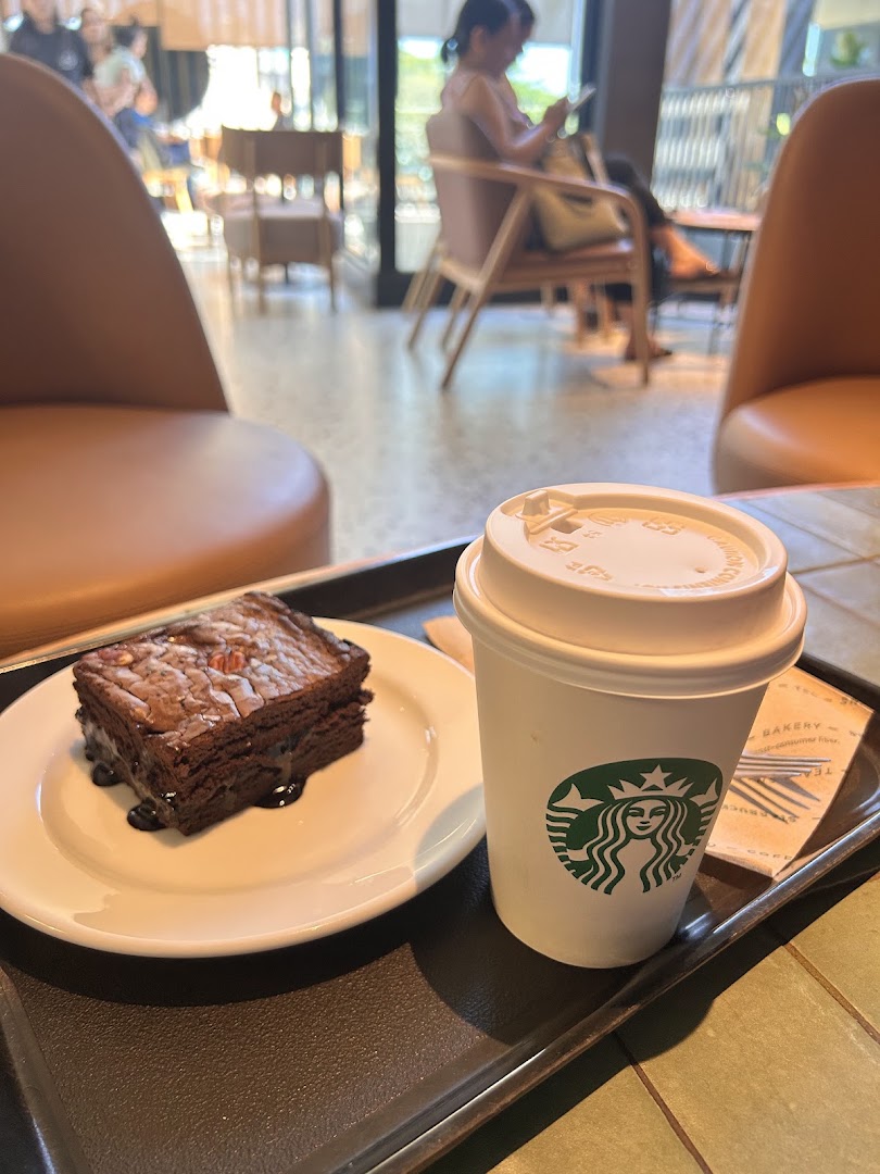 Starbucks Puerto Princesa: appetizing photo of coffee and pastry