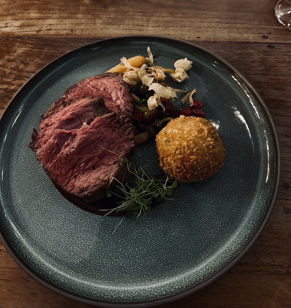 Canis: appetizing, high-quality food photography