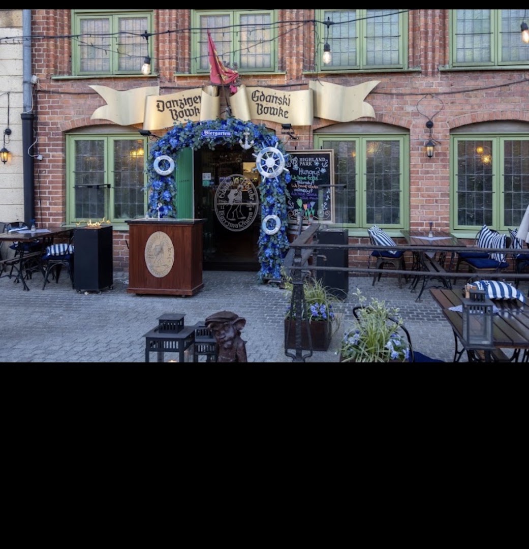 Gdański Bowke: clear, inviting exterior restaurant shot