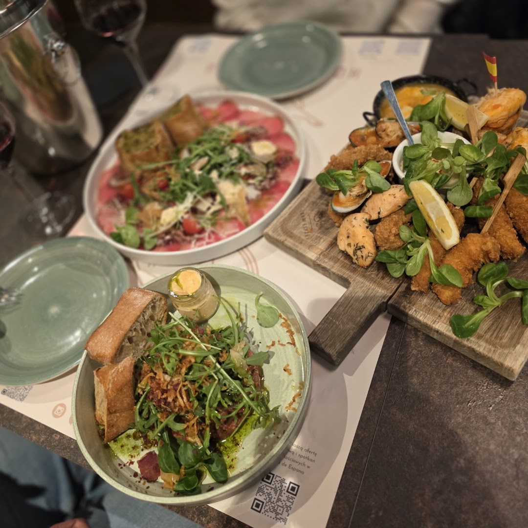 Hora de España: appetizing food presentation and quality
