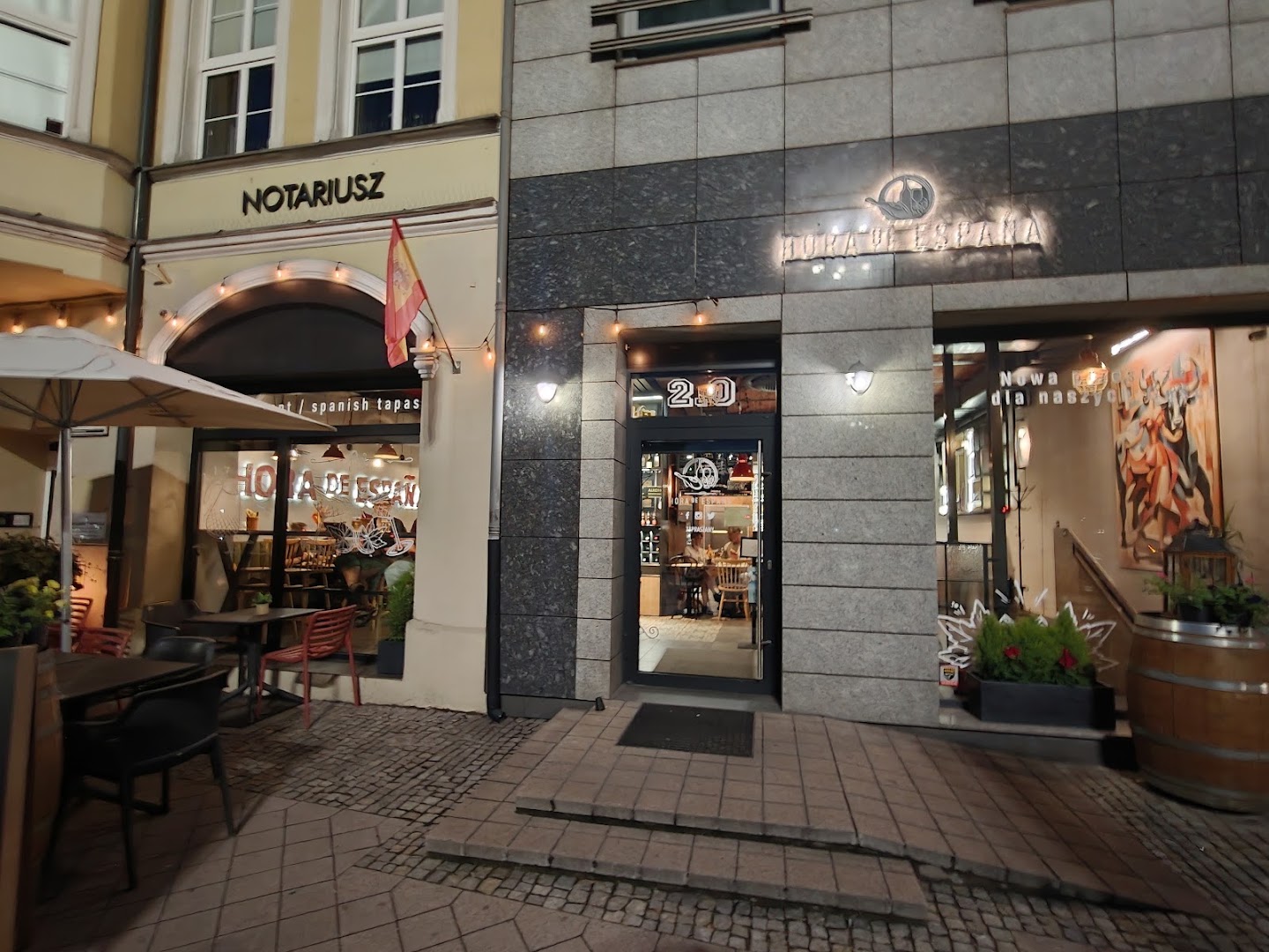 Hora de España: clear, inviting exterior restaurant shot