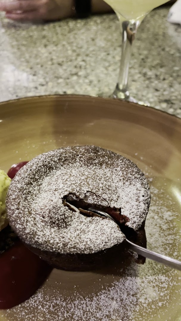 POBITEGARY: appetizing photo of restaurant dessert