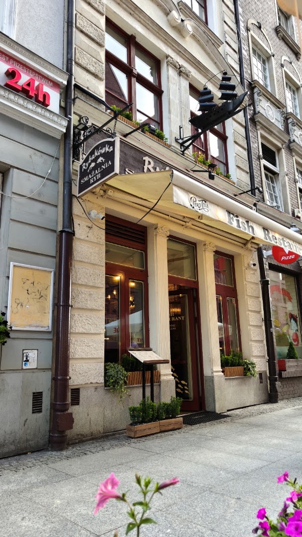 Rybakówka: clear exterior shot of restaurant