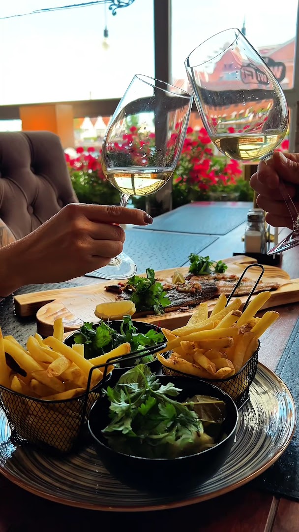 Tawerna Dominikańska: appealing food and drink shot