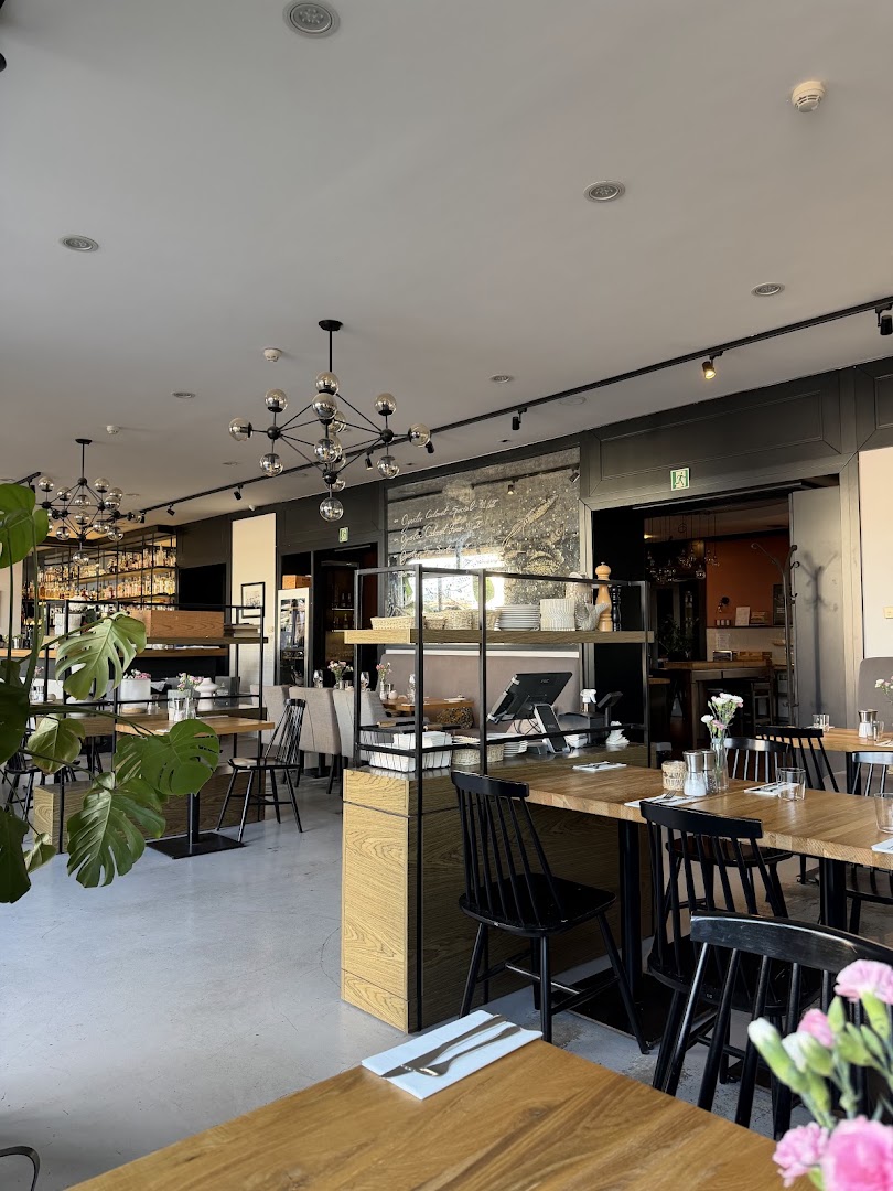 Zafishowani: clear, inviting interior atmosphere