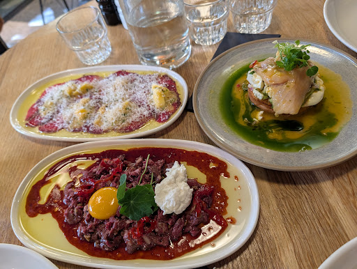 Karakter: appetizing, high-quality food photography