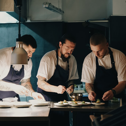 Kropka.: professional photo of chefs cooking