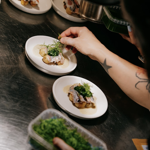 Kropka.: professional shot of food preparation